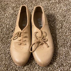 Tap shoes